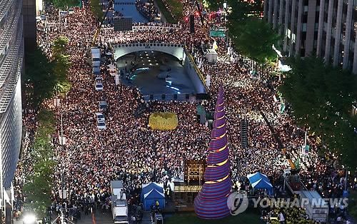 韩沉船事故追悼集会民众与警对峙 百余人被捕