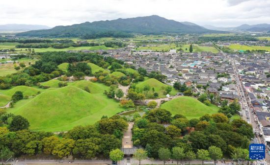 这是9月21日拍摄的韩国庆州大陵苑一带（无人机照片）。新华社记者 姚琪琳 摄