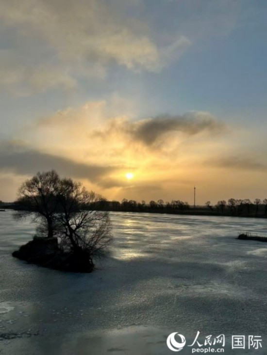 千岛湖日出。人民网 河贞美摄